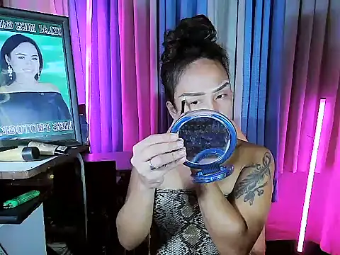 YourNikkieXxx online show from 11, 6, 2026