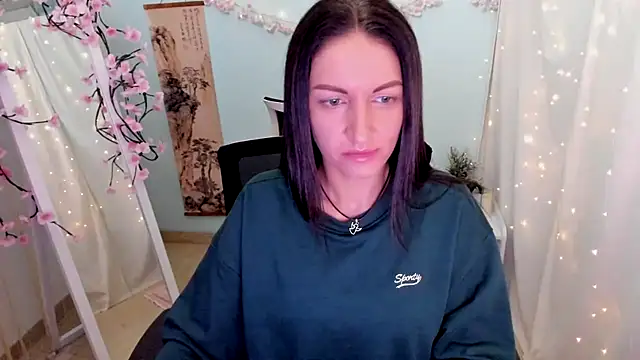 Aurora Loveu online show from 13, 4, 2026