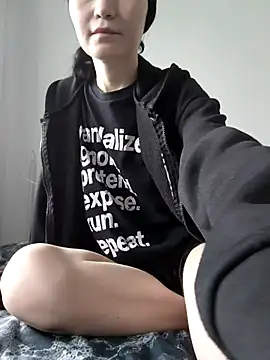 DragonFoxie online show from 10, 11, 2025