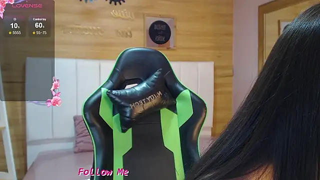 Abril Velvet a  online show from 20, 11, 2025