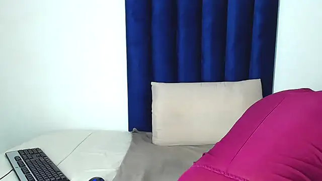 Pinkdollyg online show from 2, 12, 2025