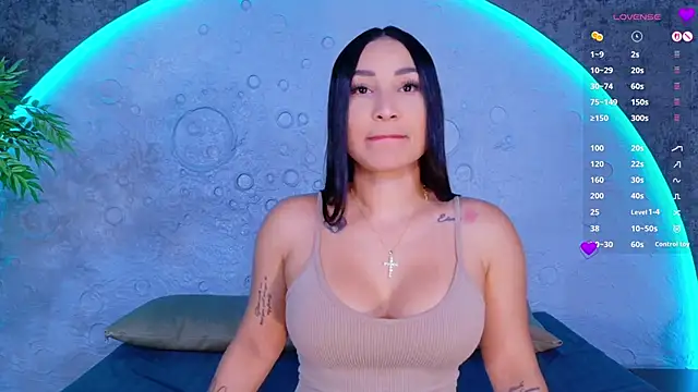 Snapshot of ReinaChloe chatting on 30, 4, 2026 ReinaChloe online show from 30, 4, 2026
