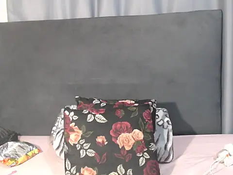 SexyKatLady18 online show from 29, 7, 2026