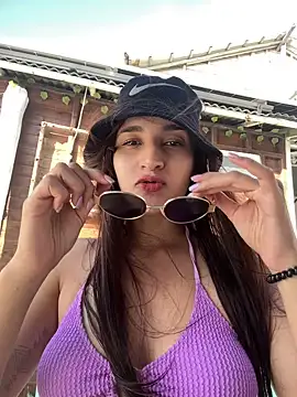 samaantha lux online show from 24, 2, 2026