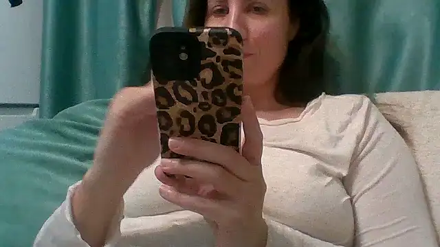 ALICAINWONDERLAND online show from 6, 3, 2026