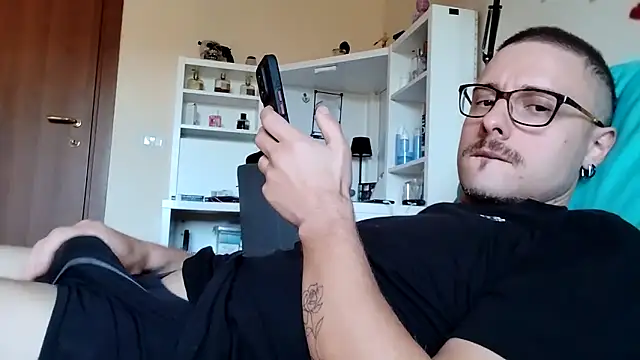 ilovechub112 online show from 10, 10, 2025
