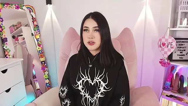 Snapshot of justonecute chatting on 6, 6, 2026 justonecute online show from 6, 6, 2026
