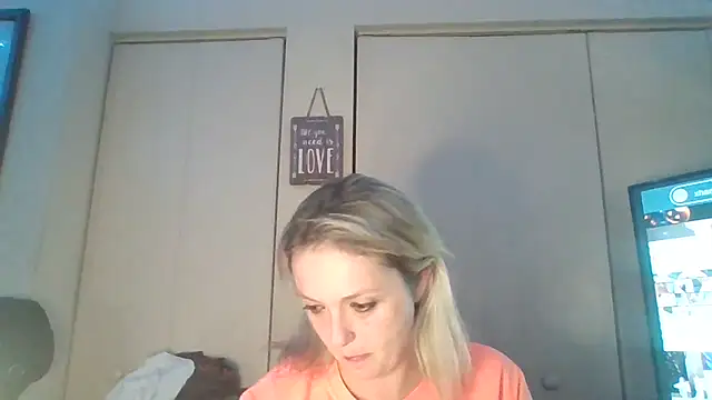 Snapshot of Candykissesxoxo chatting on 3, 11, 2025 Candykissesxoxo online show from 3, 11, 2025