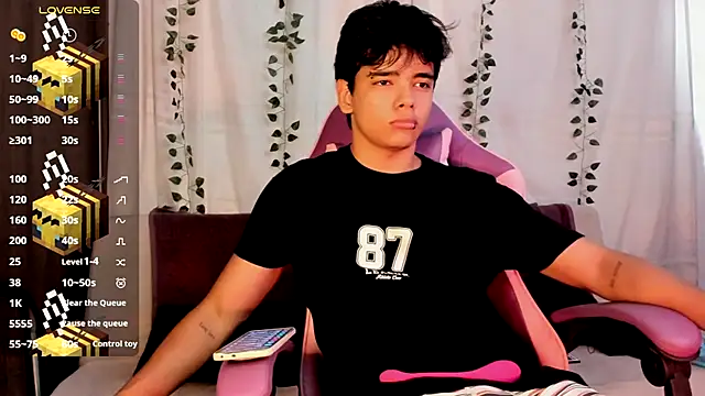 Snapshot of an_drew18 chatting on 28, 9, 2025 an drew18 online show from 28, 9, 2025