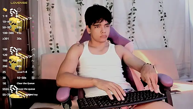 Snapshot of an_drew18 chatting on 4, 10, 2025 an drew18 online show from 4, 10, 2025