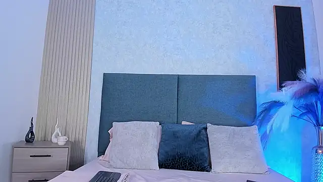 Laura Ivy online show from 5, 2, 2026