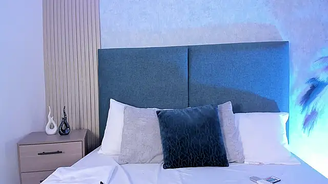 Laura Ivy online show from 12, 2, 2026