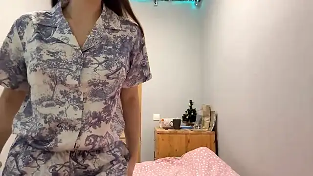 Adel strongwoman online show from 5, 1, 2026