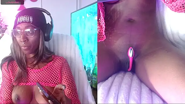 Snapshot of alys_at_college chatting on 17, 2, 2026 alys at college online show from 17, 2, 2026