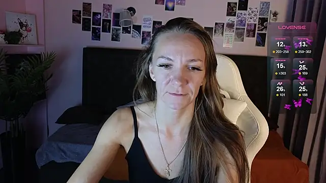 Jesica mooon online show from 9, 10, 2025