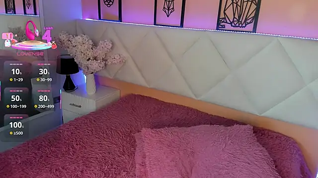 veronica hill  online show from 10, 11, 2025