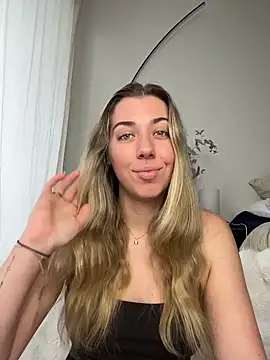 Snapshot of louiseberkeley chatting on 11, 6, 2026 louiseberkeley online show from 11, 6, 2026
