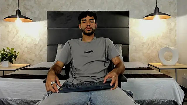 Snapshot of RaphaelDufort chatting on 23, 9, 2025 RaphaelDufort online show from 23, 9, 2025