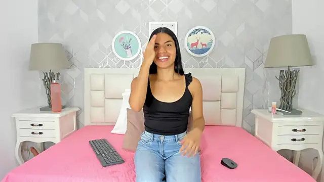 naia cox online show from 25, 10, 2025