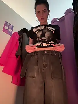 bigJuicyPussy online show from 1, 4, 2026