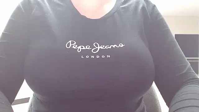 Esmee-Xxx online show from 29, 10, 2025