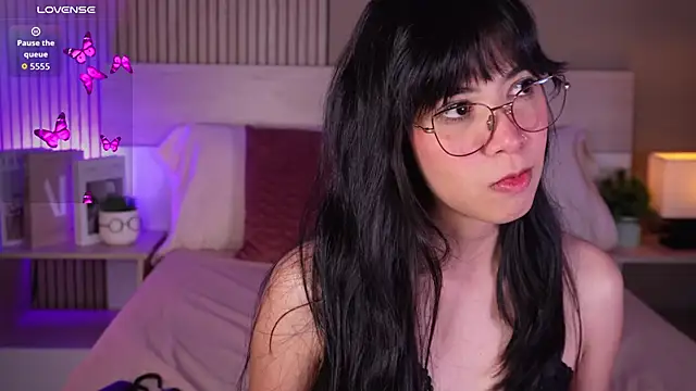 aprilqueenie online show from 15, 5, 2026