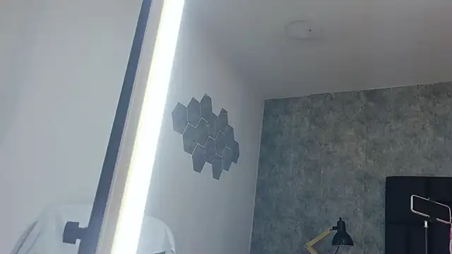 crystaldarliing online show from 13, 4, 2026