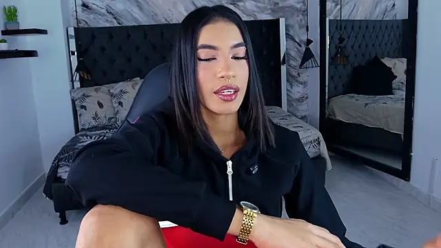 kitty collins  online show from 22, 4, 2026