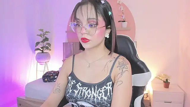 Snapshot of Clara_Luu chatting on 25, 4, 2026 Clara Luu online show from 25, 4, 2026
