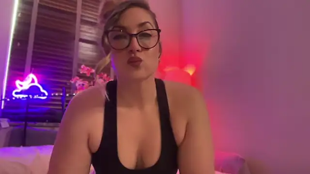 Snapshot of MistresssX chatting on 10, 6, 2026 MistresssX online show from 10, 6, 2026