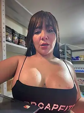 Snapshot of AlanaRouss chatting on 8, 5, 2026 AlanaRouss online show from 8, 5, 2026