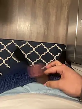 Snapshot of YoungBBCMilker chatting on 21, 3, 2026 YoungBBCMilker online show from 21, 3, 2026