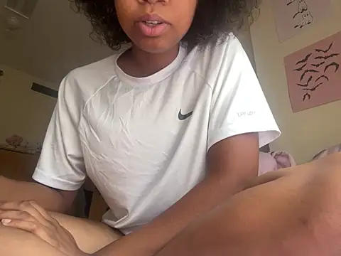 Snapshot of luvrgrllani chatting on 9, 9, 2025 luvrgrllani online show from 9, 9, 2025