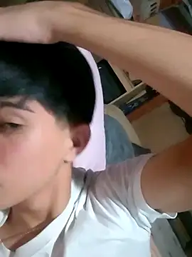 Snapshot of LUISSLEONN0958 chatting on 10, 9, 2025 LUISSLEONN0958 online show from 10, 9, 2025