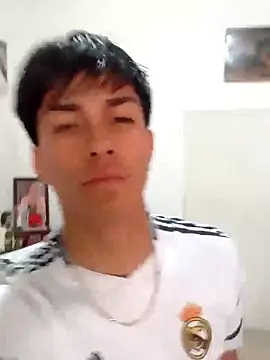 Snapshot of LUISSLEONN0958 chatting on 16, 11, 2025 LUISSLEONN0958 online show from 16, 11, 2025