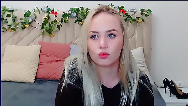 LiluMoon   online show from 17, 4, 2026