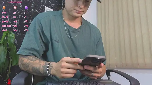 Snapshot of Alexander_ferre chatting on 23, 4, 2026 Alexander ferre online show from 23, 4, 2026