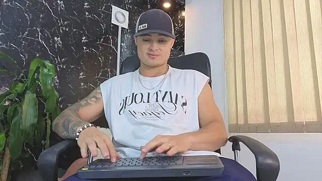 Snapshot of Alexander_ferre chatting on 28, 4, 2026 Alexander ferre online show from 28, 4, 2026
