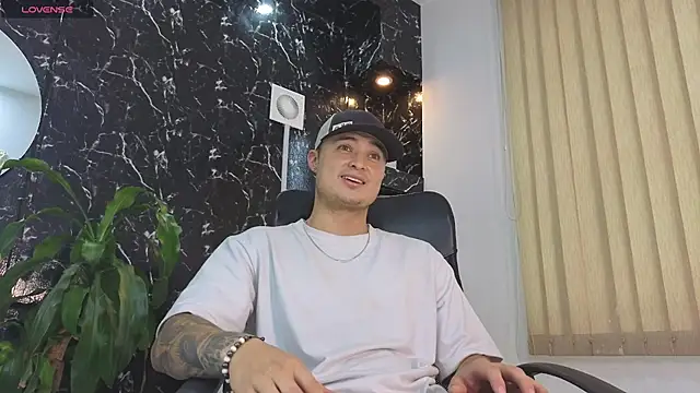Snapshot of Alexander_ferre chatting on 1, 5, 2026 Alexander ferre online show from 1, 5, 2026