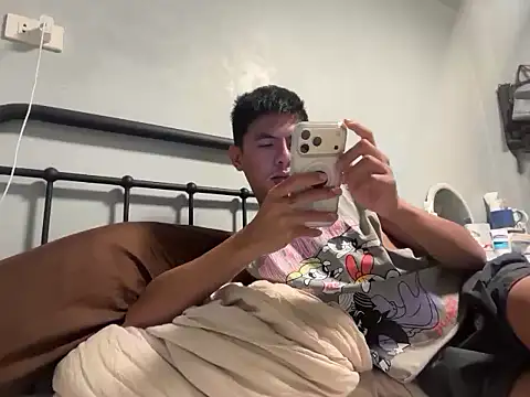 Snapshot of twinkrnboy chatting on 26, 11, 2025 twinkrnboy online show from 26, 11, 2025