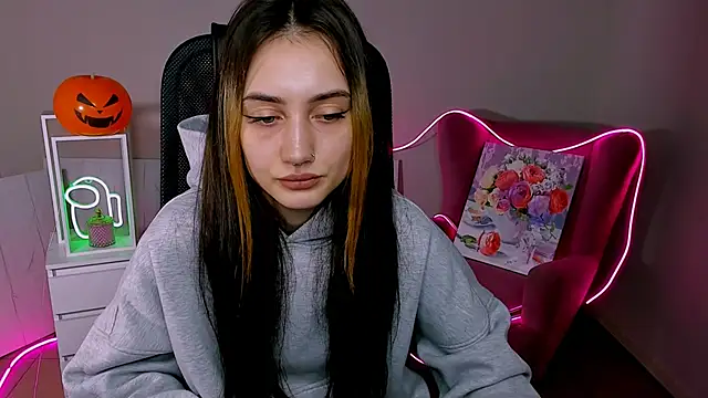 Snapshot of olivianorton chatting on 28, 10, 2025 olivianorton online show from 28, 10, 2025