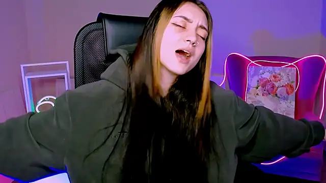 Snapshot of olivianorton chatting on 1, 11, 2025 olivianorton online show from 1, 11, 2025