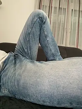 maxmaxmad8502 online show from 19, 3, 2026