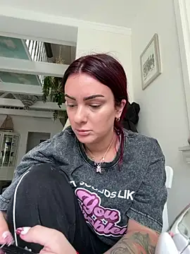 Snapshot of OliviaaFischer chatting on 1, 4, 2026 OliviaaFischer online show from 1, 4, 2026