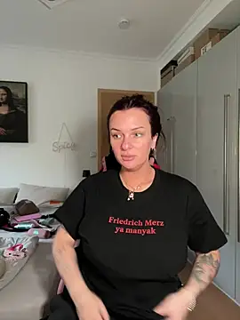 Snapshot of OliviaaFischer chatting on 5, 4, 2026 OliviaaFischer online show from 5, 4, 2026