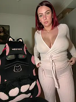 Snapshot of OliviaaFischer chatting on 6, 4, 2026 OliviaaFischer online show from 6, 4, 2026