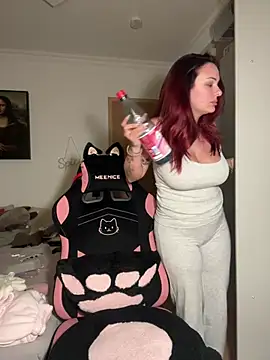 Snapshot of OliviaaFischer chatting on 10, 4, 2026 OliviaaFischer online show from 10, 4, 2026