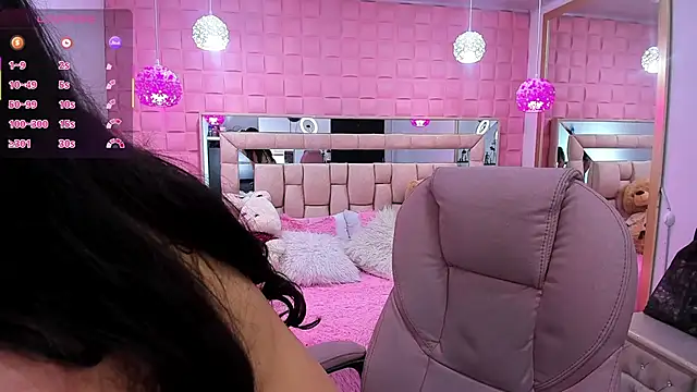  laaura  online show from 6, 11, 2025