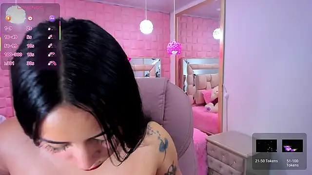  laaura  online show from 20, 11, 2025