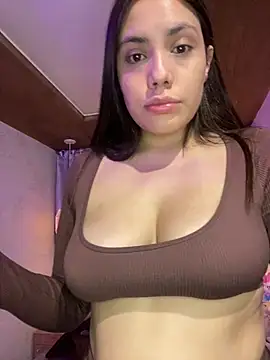 Snapshot of RenataLeclair chatting on 6, 5, 2026 RenataLeclair online show from 6, 5, 2026